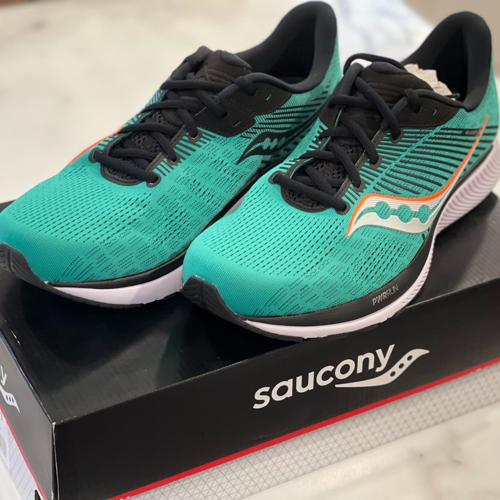 Men’s Size 11 Saucony Guide 14